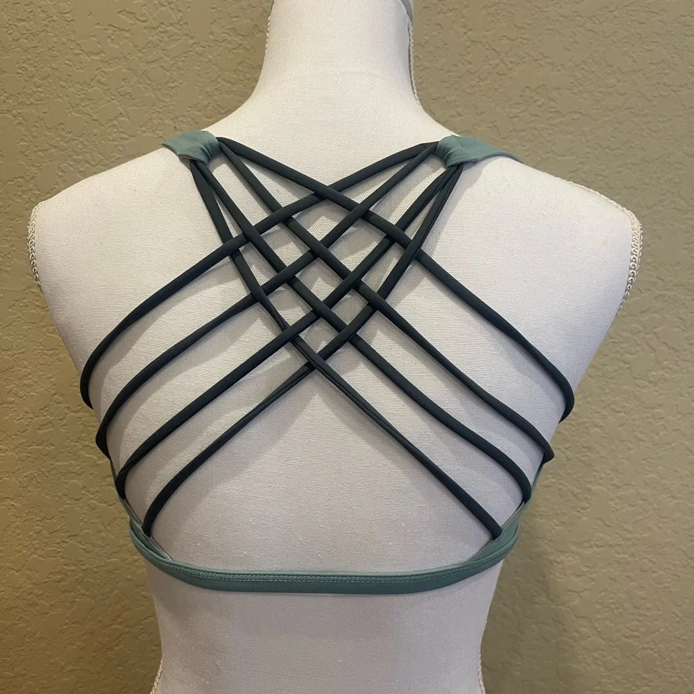 Lululemon Sports Bra Size 6 - Picture 2 of 4
